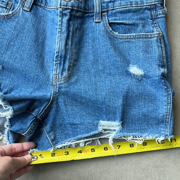 Old Navy distressed mid-rise boyfriend shorts size 6 B37 - Picture 8 of 9